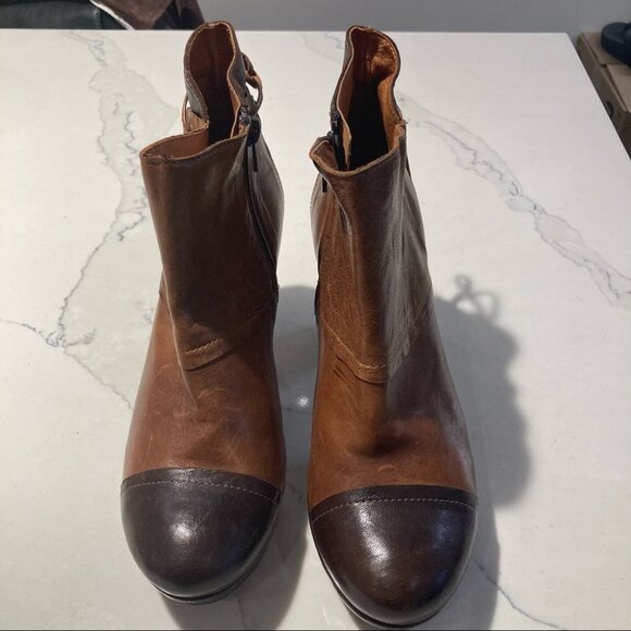 BRAKO Sz 38 Two Toned Stacked Heel Ankle Leather  Booties - Picture 2 of 8